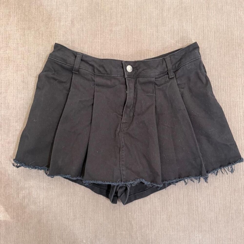 GRUNGE Forever 21 black skort skirt pleated with raw hem, size L